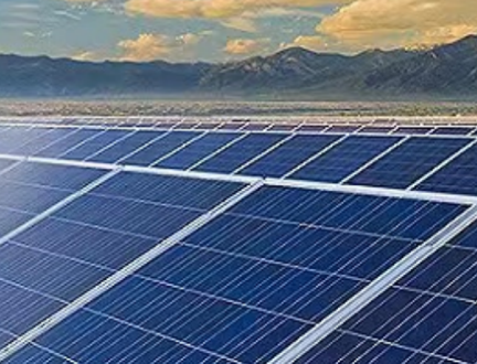 IEA: Es wird erwartet, dass die Investitionen in Solarenergie aufgrund der schnellen Entwicklung sauberer Energie erstmals die der Ölförderung übersteigen werden